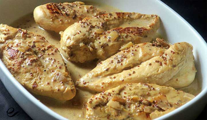 Escalopes de poulet à la moutarde et miel avec sauce onctueuse