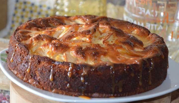 Gâteau au yaourt pommes et caramel beurre salé