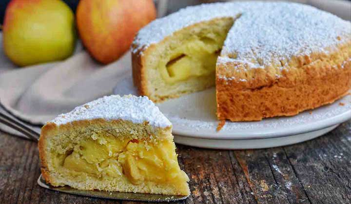 Gâteau aux pommes fourré à la crème