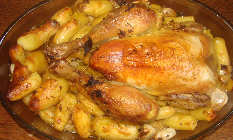 Poulet rôti à l’ail et aux pommes de terre rattes