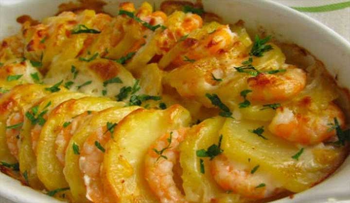 Recette santé : délicieux gratin de crevettes et pommes de terre sans lait, sans gluten